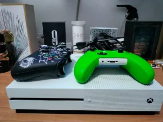 Xbox One S 1TB + 2 Mandos