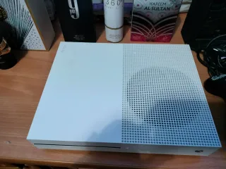 Xbox One S 1TB + 2 Mandos