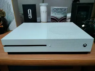 Xbox One S 1TB + 2 Mandos