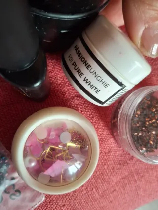 Lotto prodotti per unghie glitter e strass