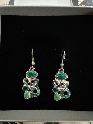 Pendientes largos plateados, turquesa y verdes