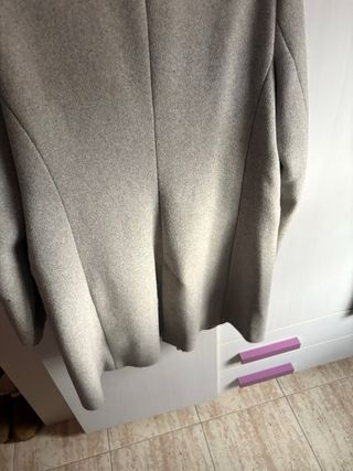 Abrigo largo Stradivarius gris talla M