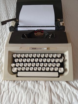 Máquina de escribir Olivetti Lettera 40