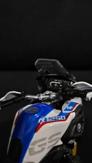 BMW GS a escala 1:18
