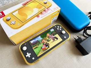 Nintendo Switch Lite + Accesorios