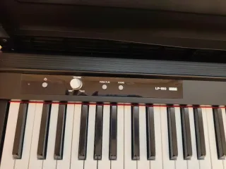 Piano Digital Korg LP-180 más banqueta profesional