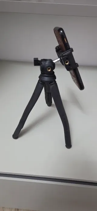 Treppiede flessibile per smartphone