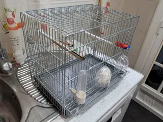 Jaula para pájaros plateada