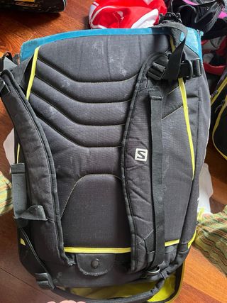 Mochila Salomon Negra y Azul TENGO DOS DISPONIBLES