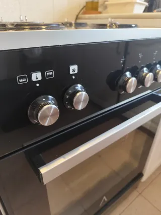 Cocina de gas butano negra