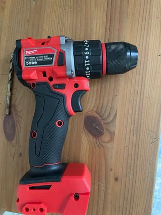 Taladro Milwaukee M18 con Batería y Cargador