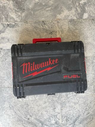 Taladro Milwaukee M18 con Batería y Cargador