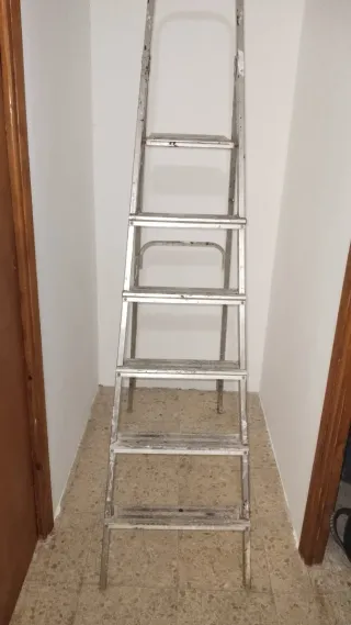Escalera de aluminio 6 peldaños