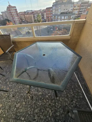 Mesa hexagonal terraza cristal y 4 sillas amplias