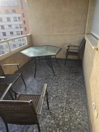 Mesa hexagonal terraza cristal y 4 sillas amplias