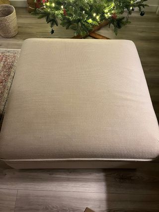 Reposapiés con almacenaje beige