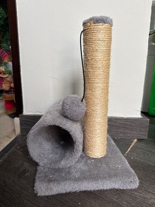 Rascador para gatos con túnel