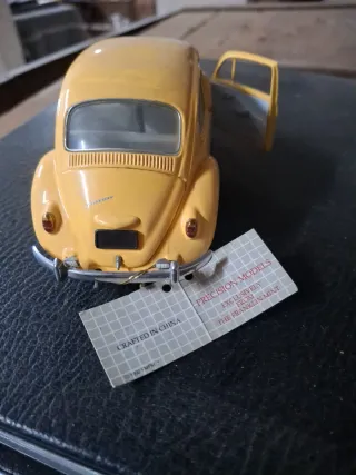 Coche a escala escarbat