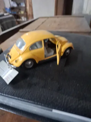 Coche a escala escarbat