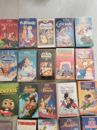 Lote 30 VHS Disney y Star Wars