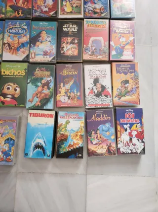 Lote 30 VHS Disney y Star Wars