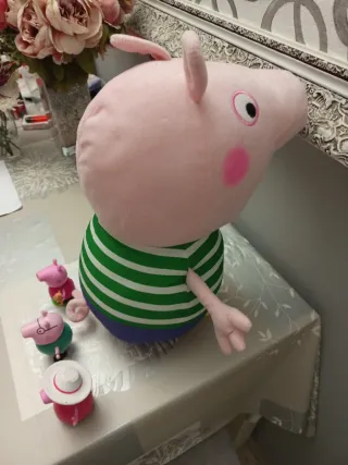 Peluche Peppa Pig 35 cm y muñecos de regalo