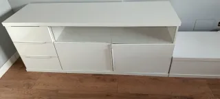 Mueble de salón blanco