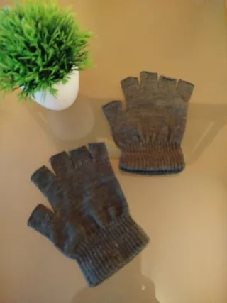 Mitones grises oscuros