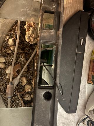 Acuario curvo negro y transparente