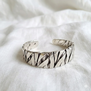 Pulsera color plata hombre. Esclava