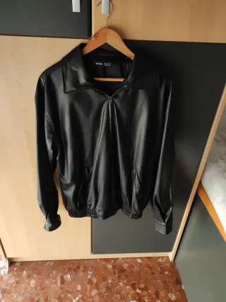 Cazadora polipiel negra SHEIN