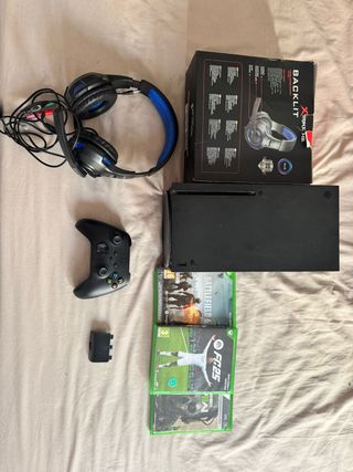 Xbox Series X + Mando +Cascos + 3 Juegos