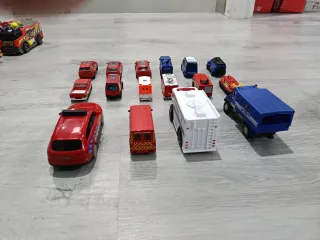 Coches de juguete: policía, bomberos, ambulancia