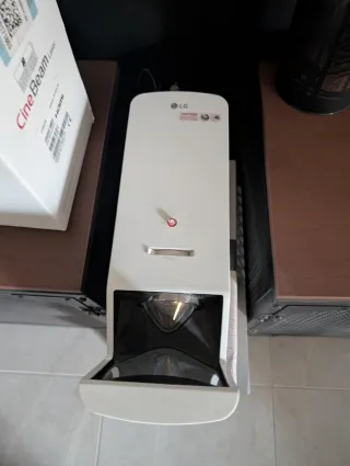 Proyector LG CineBeam Laser + Pantalla