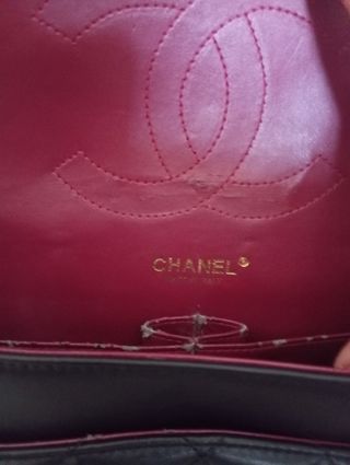 Bolso Chanel Negro con Cadena Dorada