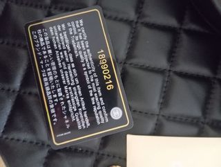 Bolso Chanel Negro con Cadena Dorada