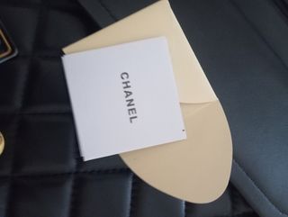 Bolso Chanel Negro con Cadena Dorada