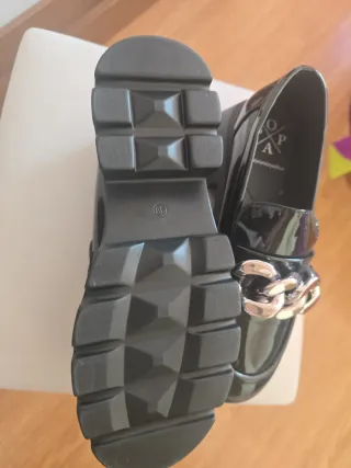 Mocasines charol Popa con cadena