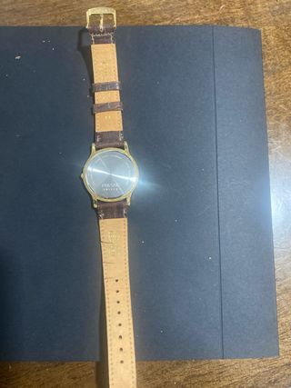 Reloj Pulsar Dorado con Correa Marrón