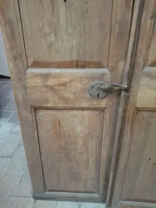 Portes antigues de pi.