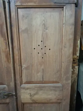 Portes antigues de pi.