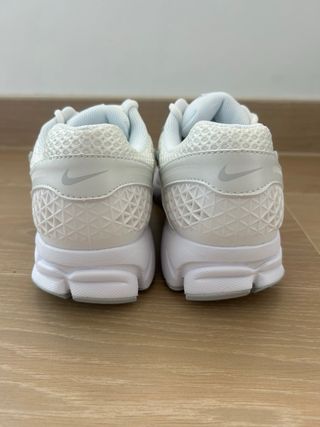 Nike Air Zoom Vomero 5