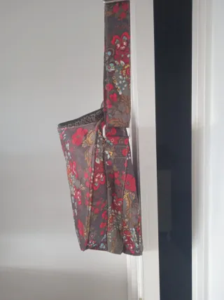 Bolso bandolera plastificado floral, rojo, gris...