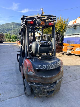 Carretilla elevadora Toyota 25