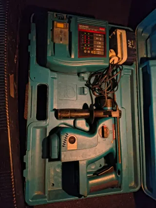 Taladro Percutor Makita DC24SC