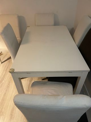 Mesa extensible y 4 sillas hasta 220cm