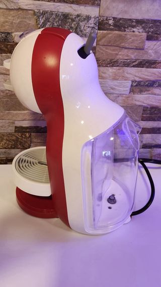 Cafetera Dolce Gusto Roja y Blanca