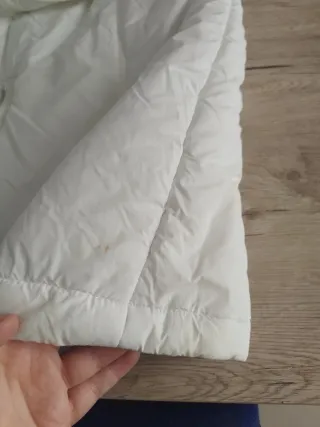 Giubbotto imbottito bianco con cappuccio