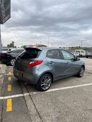 Mazda 2 2012
