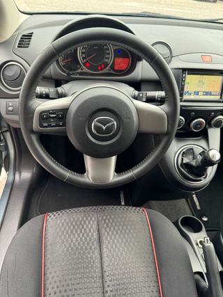 Mazda 2 2012